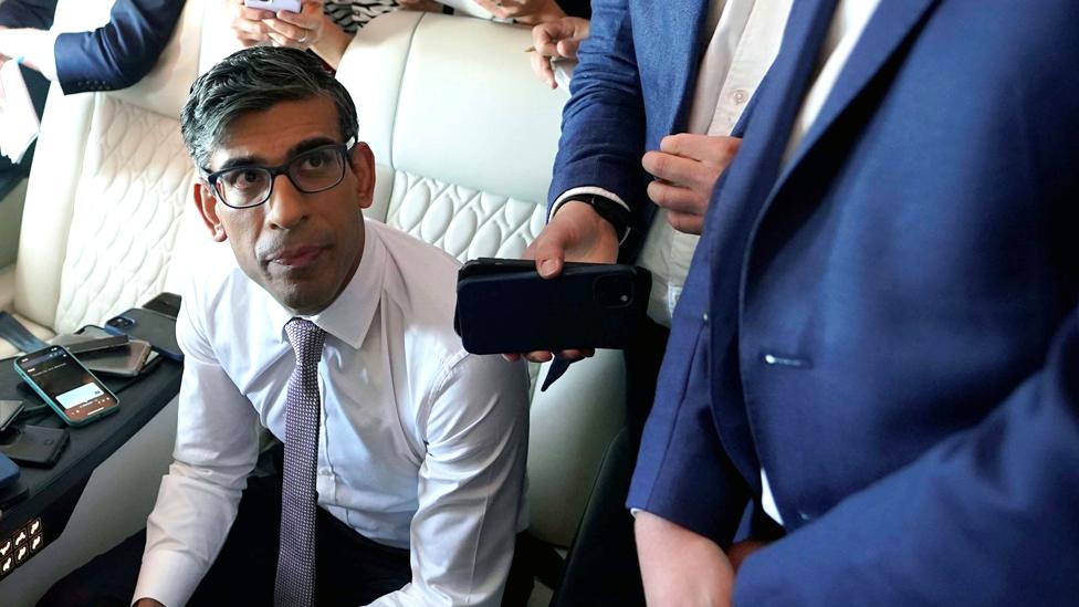 Rishi Sunak and press huddle on flight to Washington