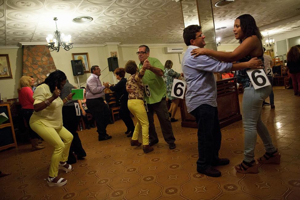 Caravan of Love dance at Mota del Cuervo