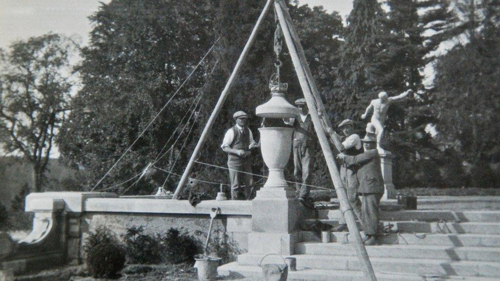 Placing the urns