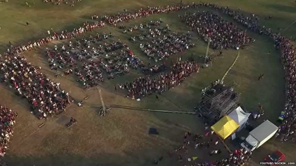 Fans sing Learn To Fly in Italy