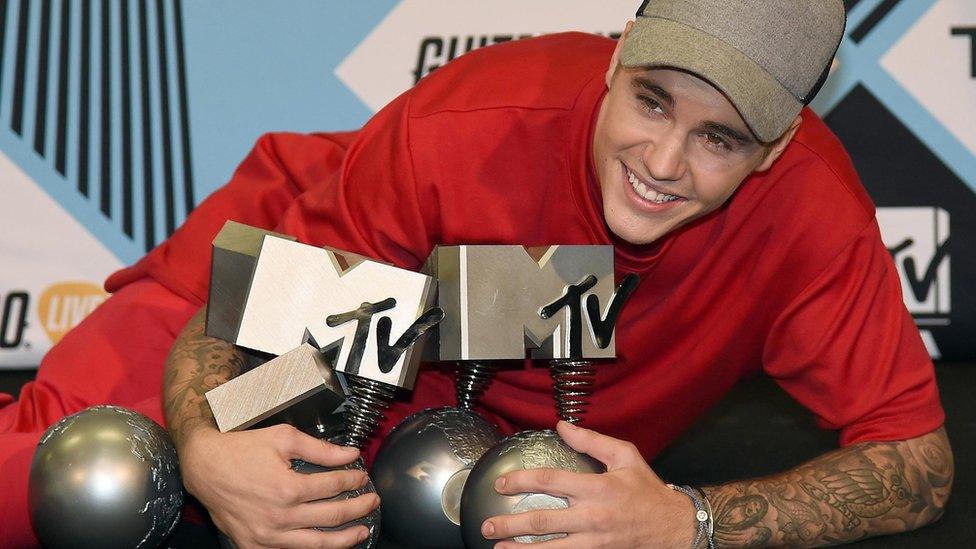 Bieber scoops five awards