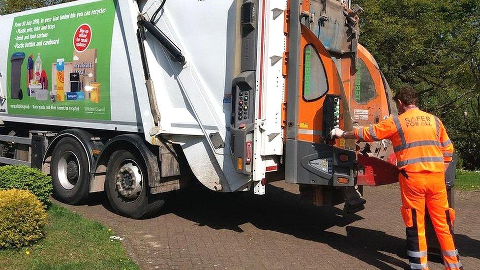 Hills Waste Solution bin lorry