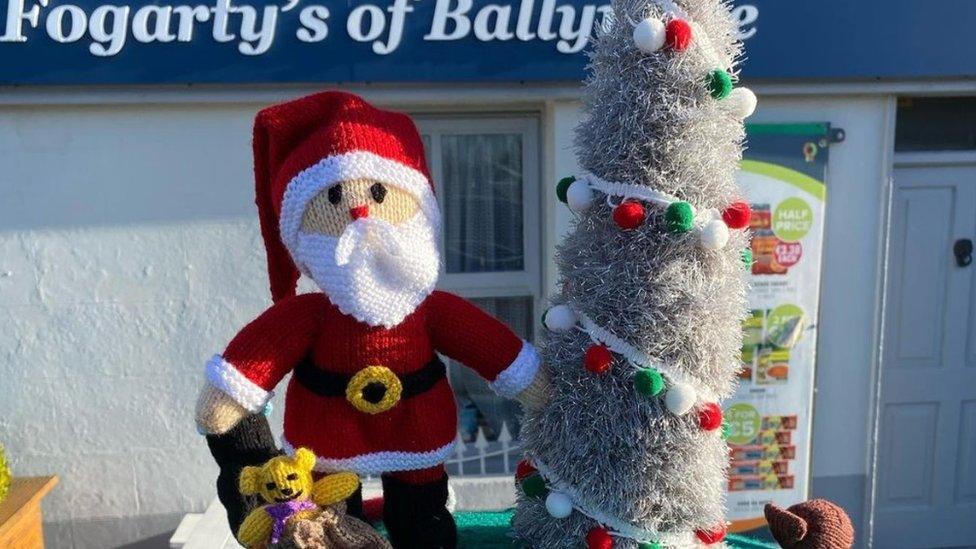 Festive post box topper