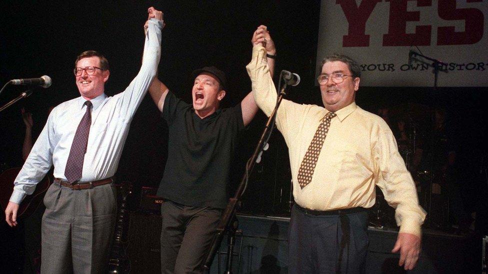 David Trimble, U2 singer Bono and John Hume campaigning for the agreement in 1998