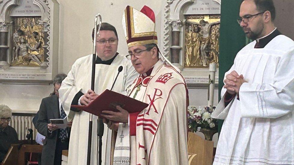 Archbishop Miguel Maury Buendía reading the decree