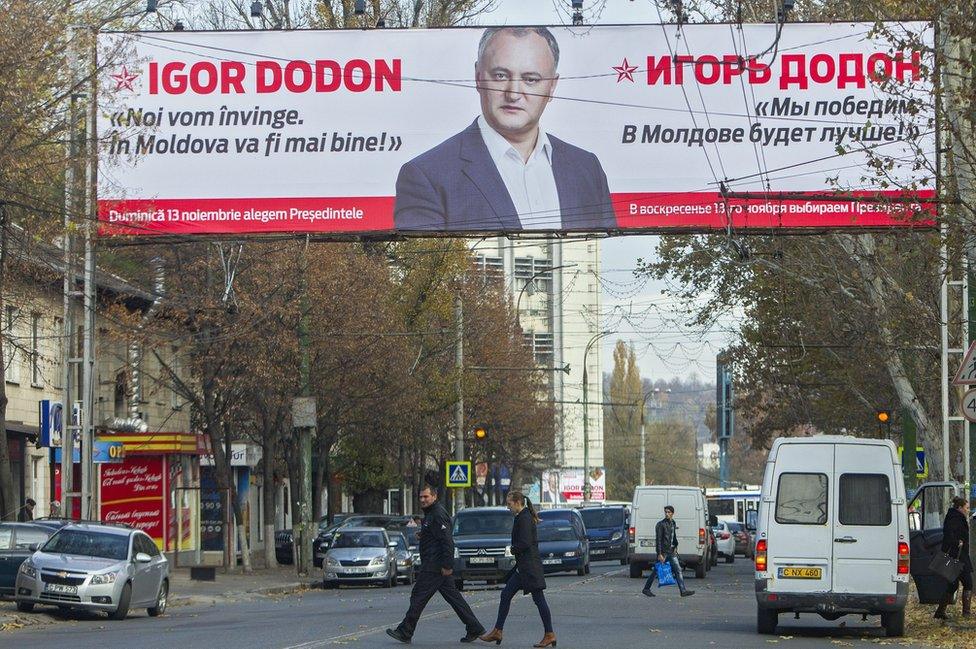 Igor Dodon poster in Chisinau, 7 Nov 16