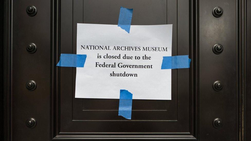 Shutdown notice on the US national archive museum