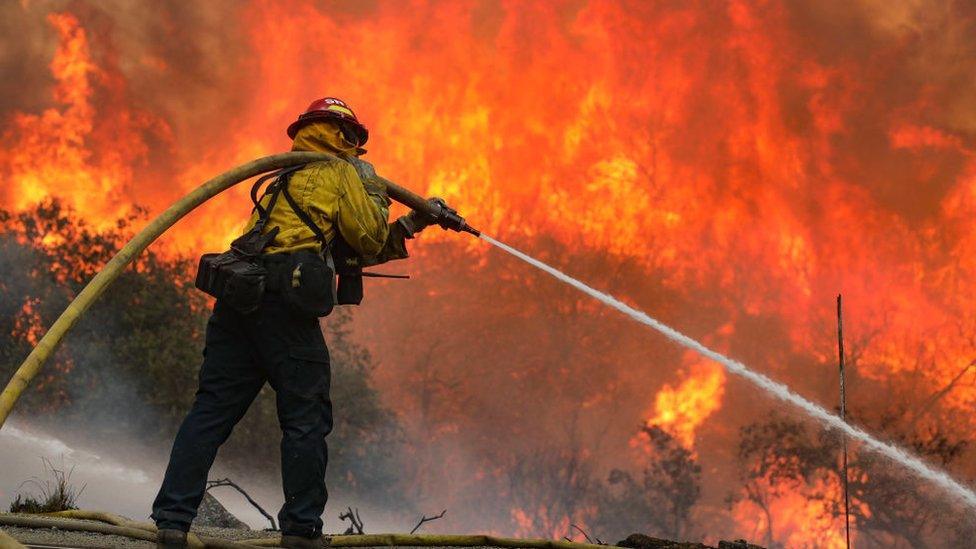 firefighters-battling-fire.