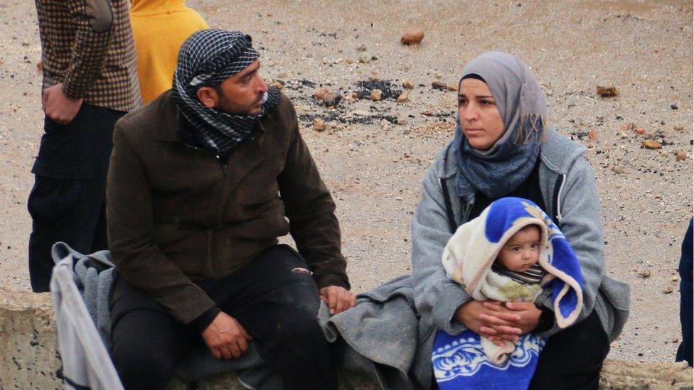 Syrians await evacuation from Rastan, 7 May