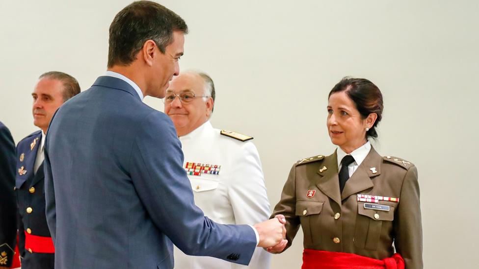 Patricia Ortega is congratulated by PM Pedro Sánchez, 29 Jul 19