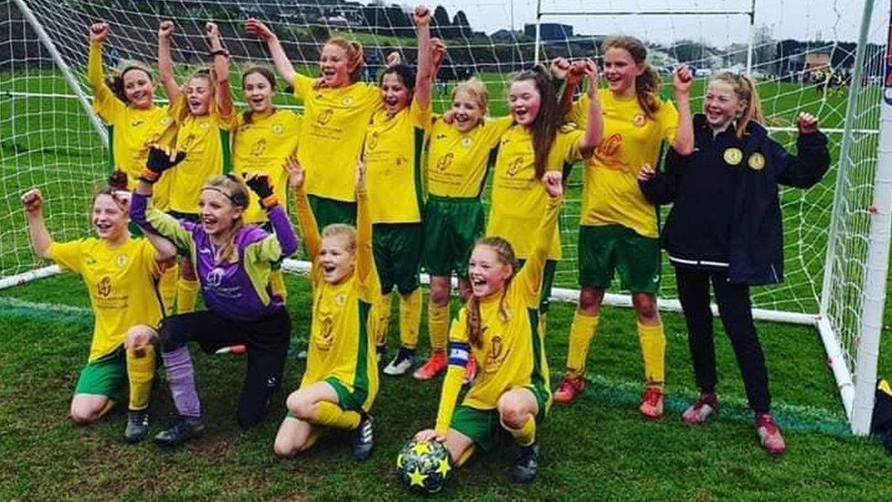 SB Frankfort under 12s girls' team