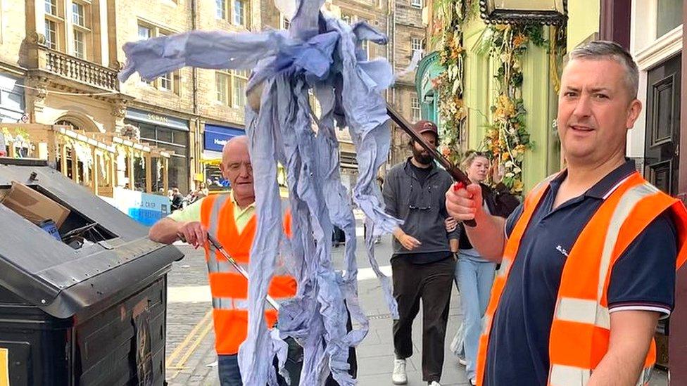 Leaflet litter picker, Chris, in Cockburn Street in Edinburgh