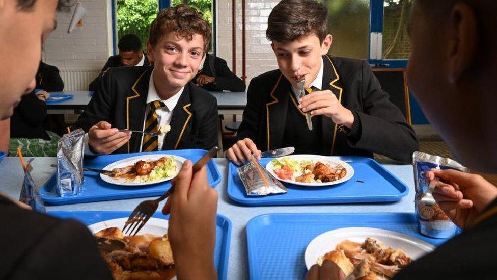 School children eating lunch