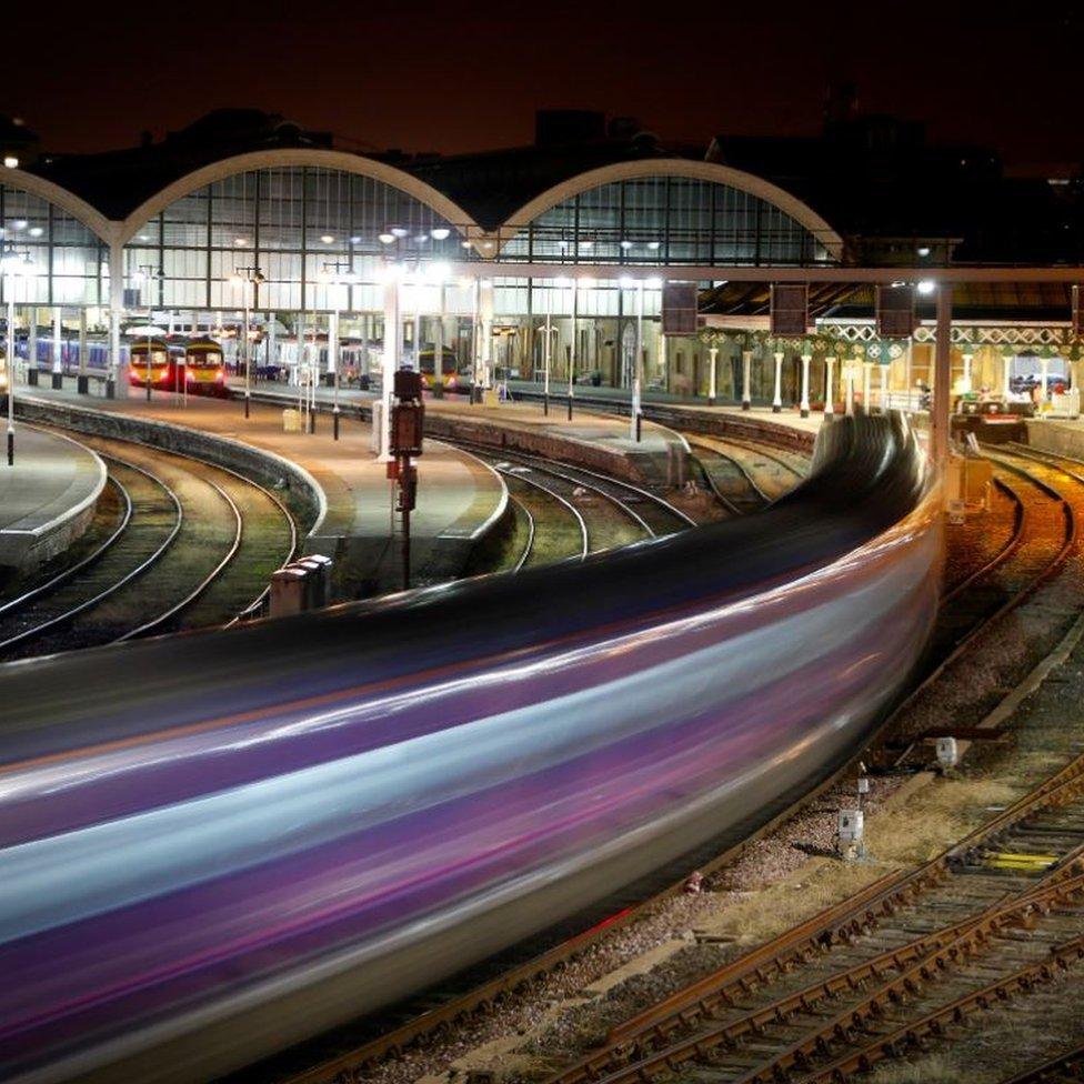 Train coming into Hull Paragon