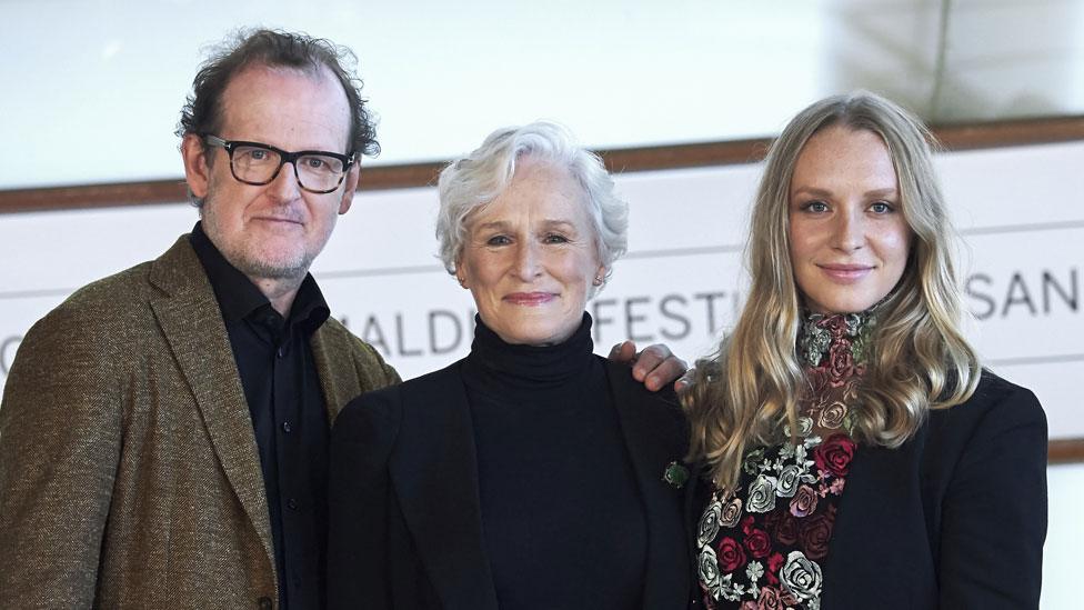 Glenn Close with Bjorn Runge (left) and Annie Starke