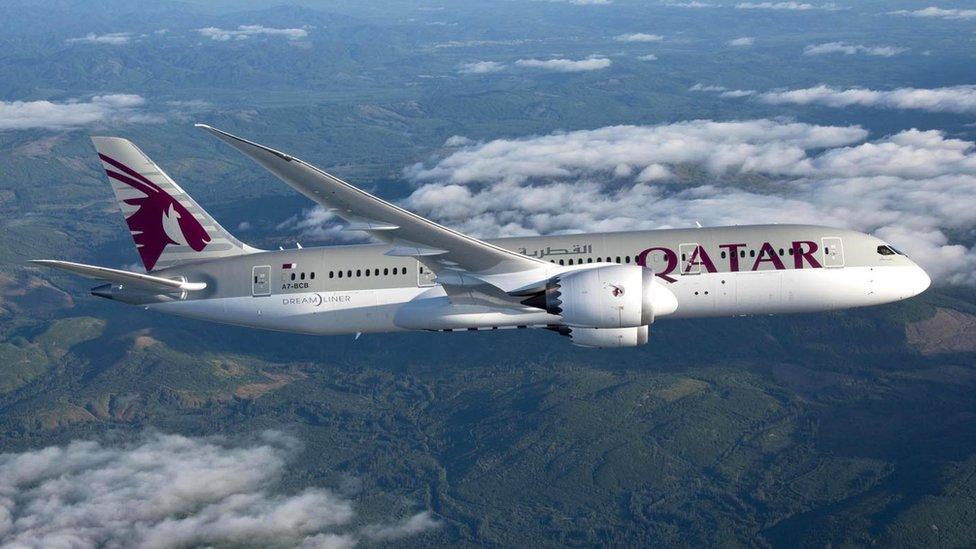 Picture of a Qatar Airways Boeing Dreamliner