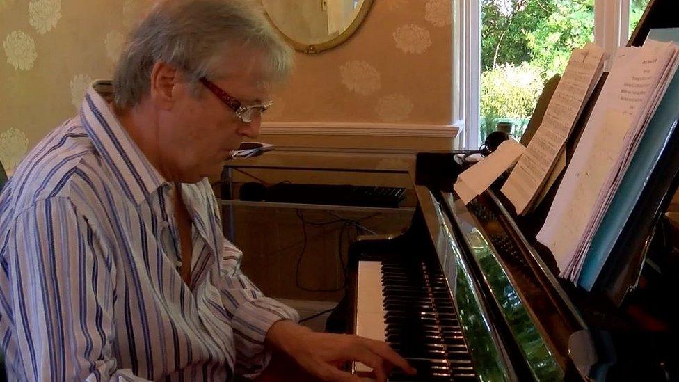Joe Longthorne with his grand piano
