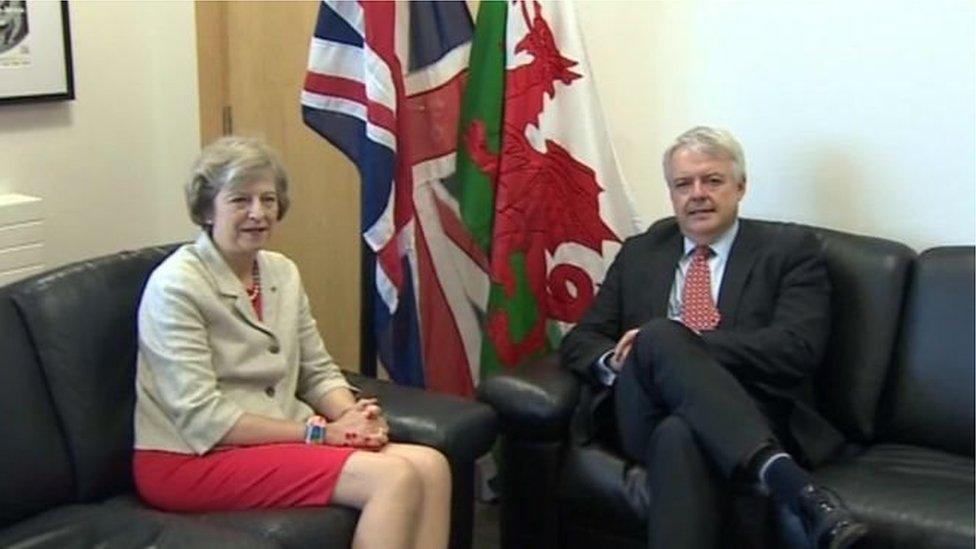 Theresa May a Carwyn Jones