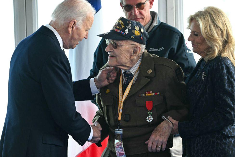 US President Joe Biden and US First Lady Jill Biden speak with US WWII veteran Robert "Bob" Gibson 