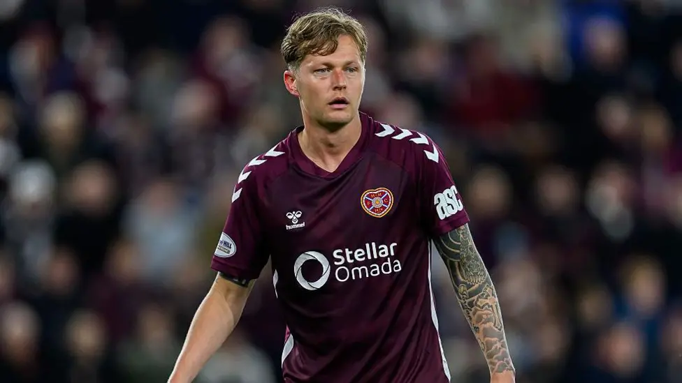 El Oxford ficha al exdefensor del Hearts, Kent.