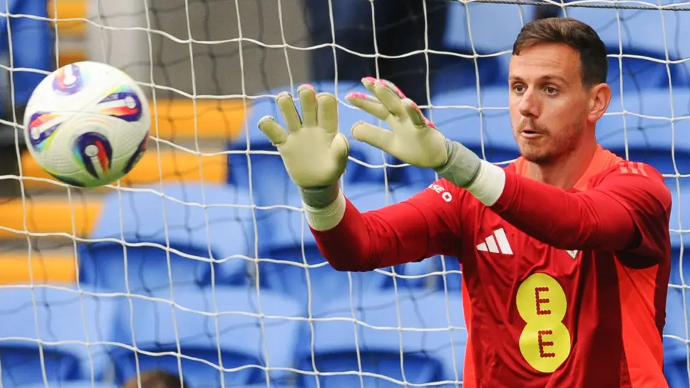It's back to his boyhood club for Wales goalkeeper Danny Ward as he signs a two-year deal with Wrexham 