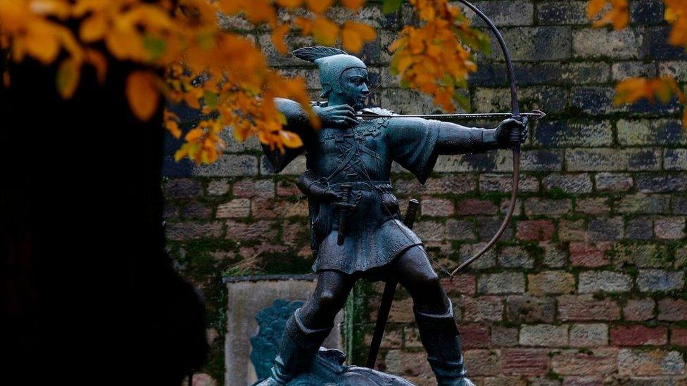 Robin Hood statue in Nottingham