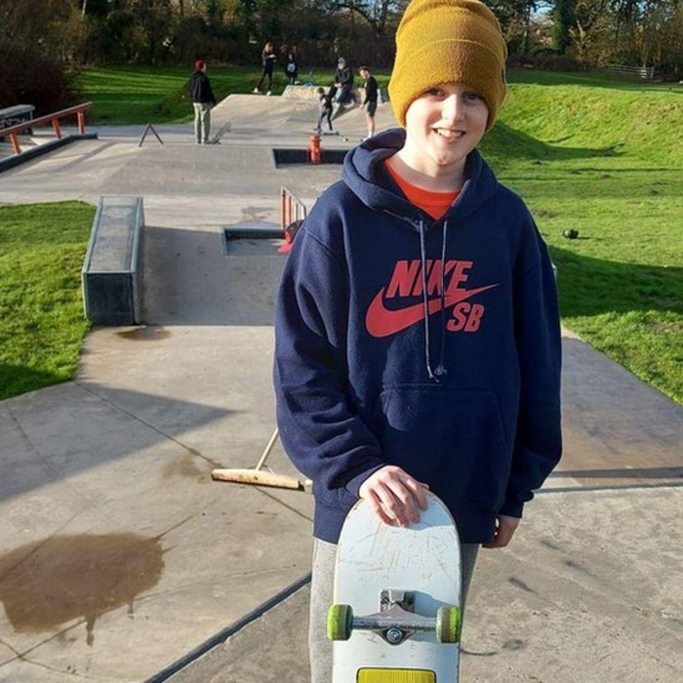 Boy in skateboard