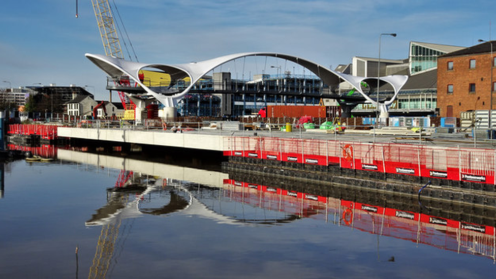 Murdoch's Connection bridge Hull under construction in November 2019