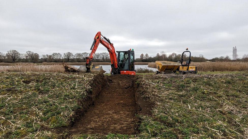 Excavation of bund around Irthlingborough burial mound