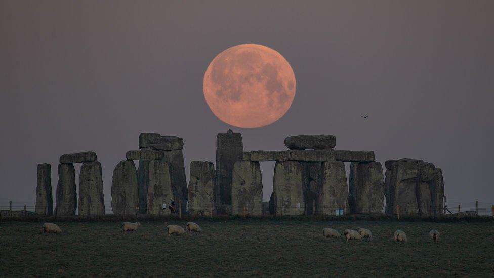 stonehenge.