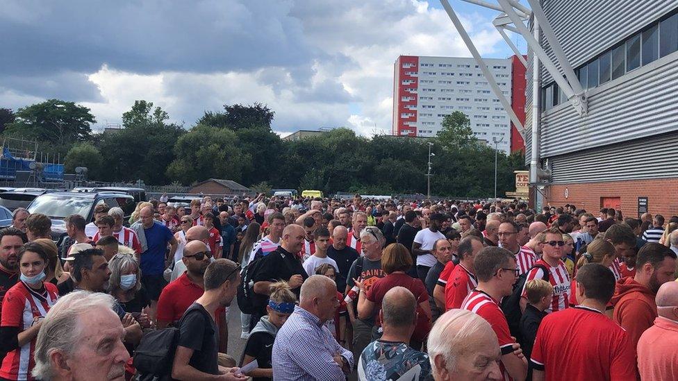 Queues at St Mary's