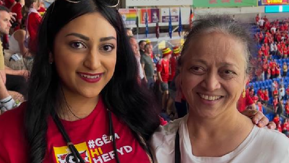 Roopa with mum Nayna