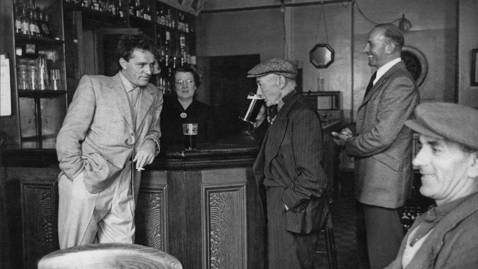 Richard Burton mewn tafarn