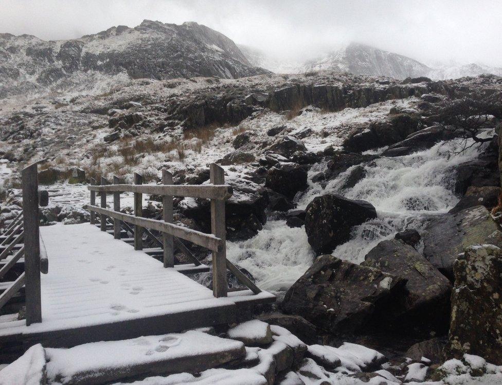 Cwm Idwal yn edrych yn oerach nag arfer heddiw