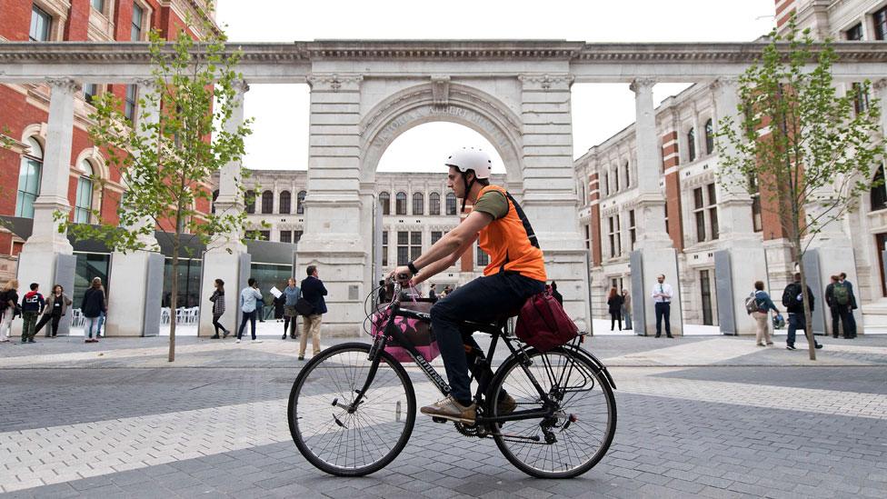 The Aston Webb Screen at the V&A's Exhibition Road Quarter