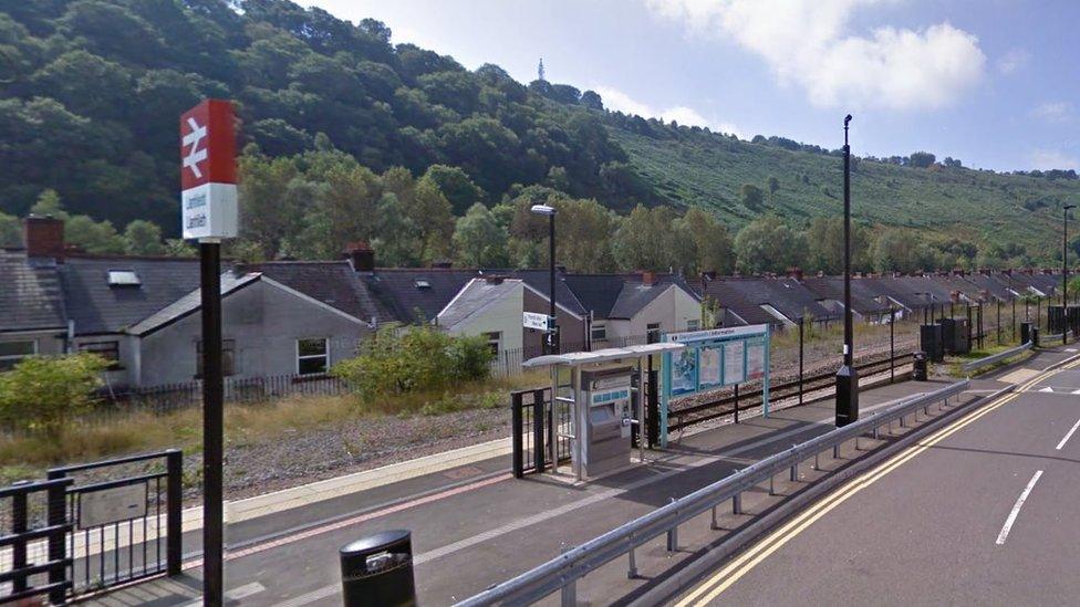 Gorsaf Llanhiledd, Abertyleri