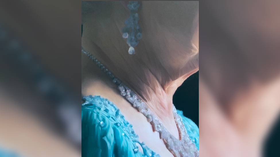 A close up of the detail around the Queen's neck from John Donaldson's painting