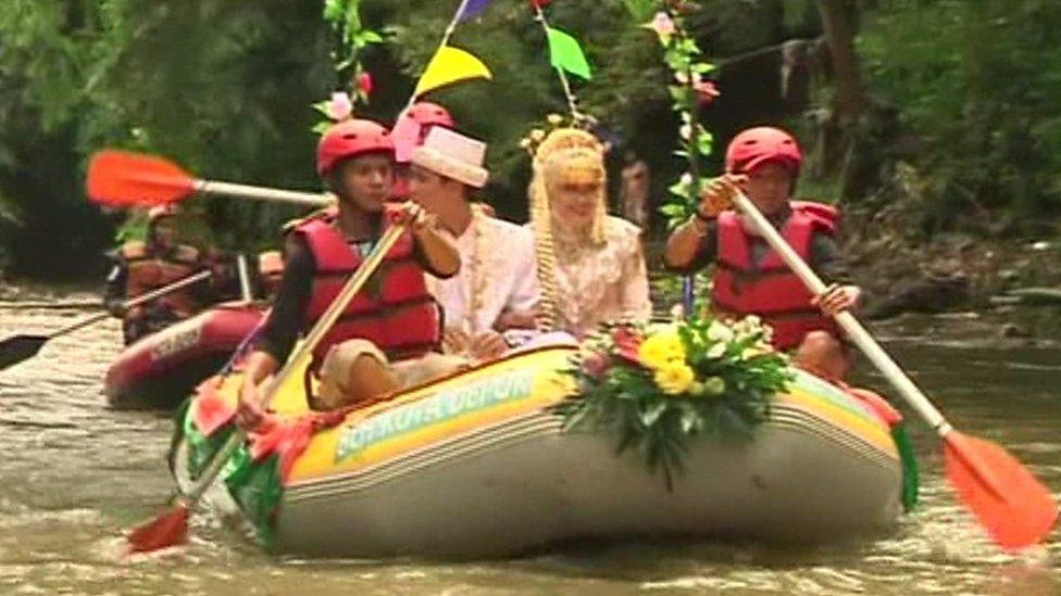 Couple sail on river to their wedding