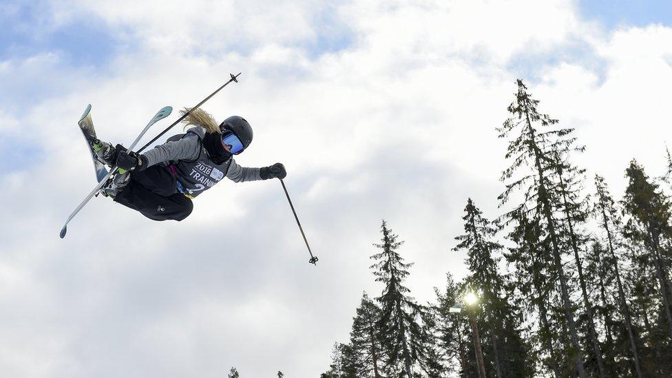 skier_jumps_in_air