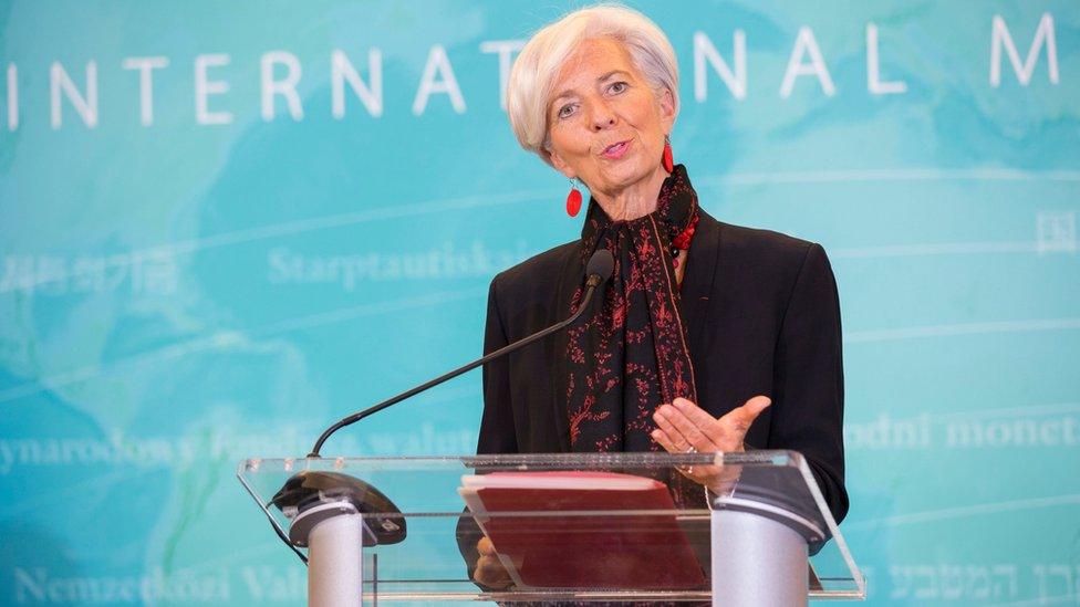 IMF Managing Director Christine Lagarde delivering a statement at the IMF Headquarters in Washington (30 November 2015)