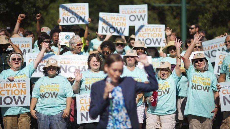 Clean air advocates rally outside an Environmental Protection Agency hearing in Atlanta (29 July 2014)