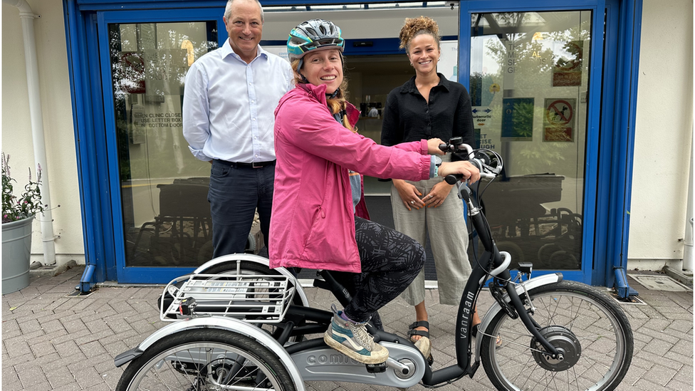 Jon Buckland and Armina Terriss from the MSG with Sophie Veron on her new e-trike.