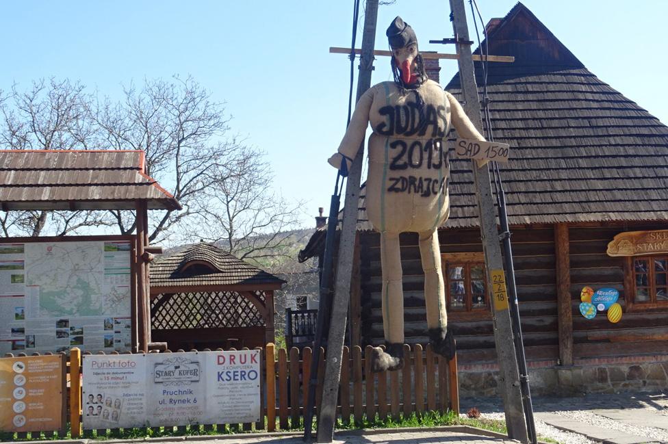 Judas effigy hanging, 19 Apr 19