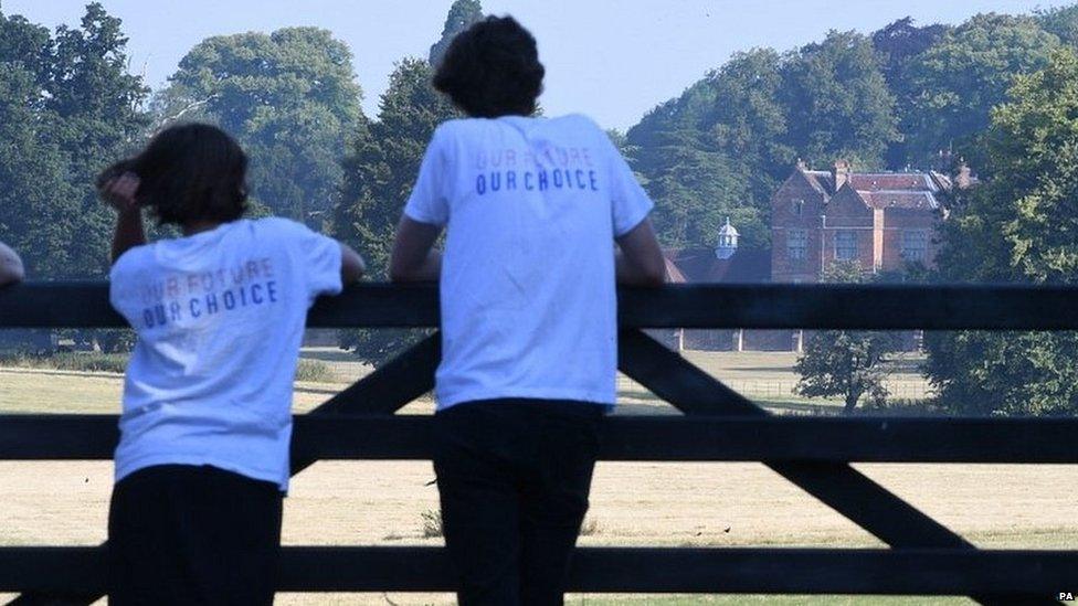 Anti-Brexit activists outside Chequers