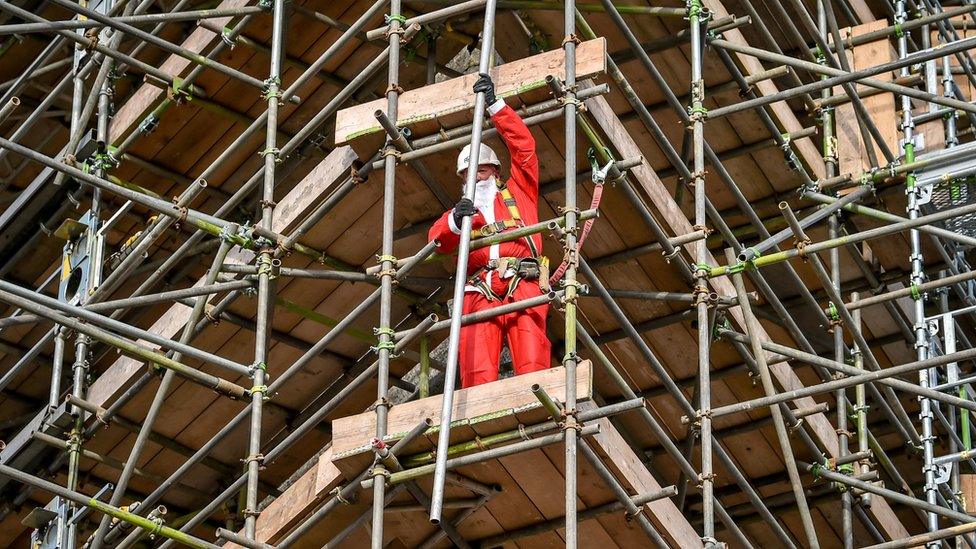 Santas erecting scaffolding around the Wellington Monument