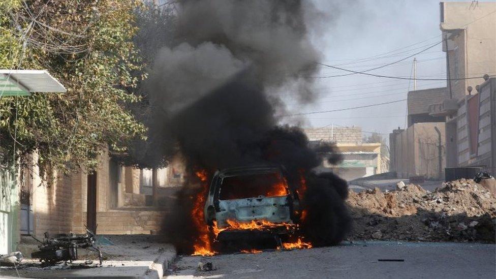 Vehicle burning in east Mosul (11 January 2017)