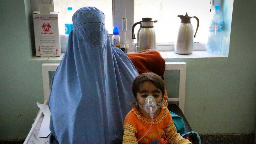 A child suffering from bronchial asthma being treated by the ICRC in Kandahar, Afghanistan