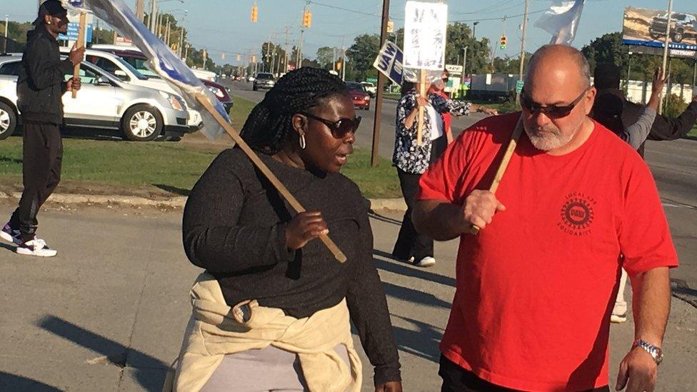 GM workers picketing