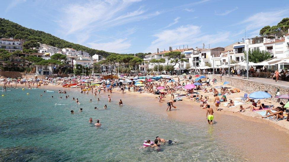 The beaches of the Costa Brava full of people