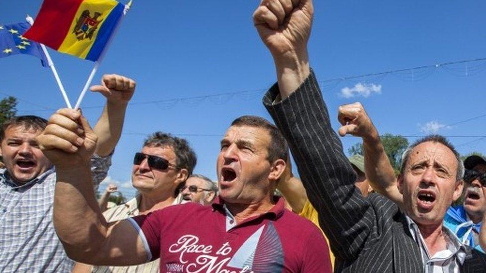 People protest for a second day in Chisinau, Moldova, 07 September 2015